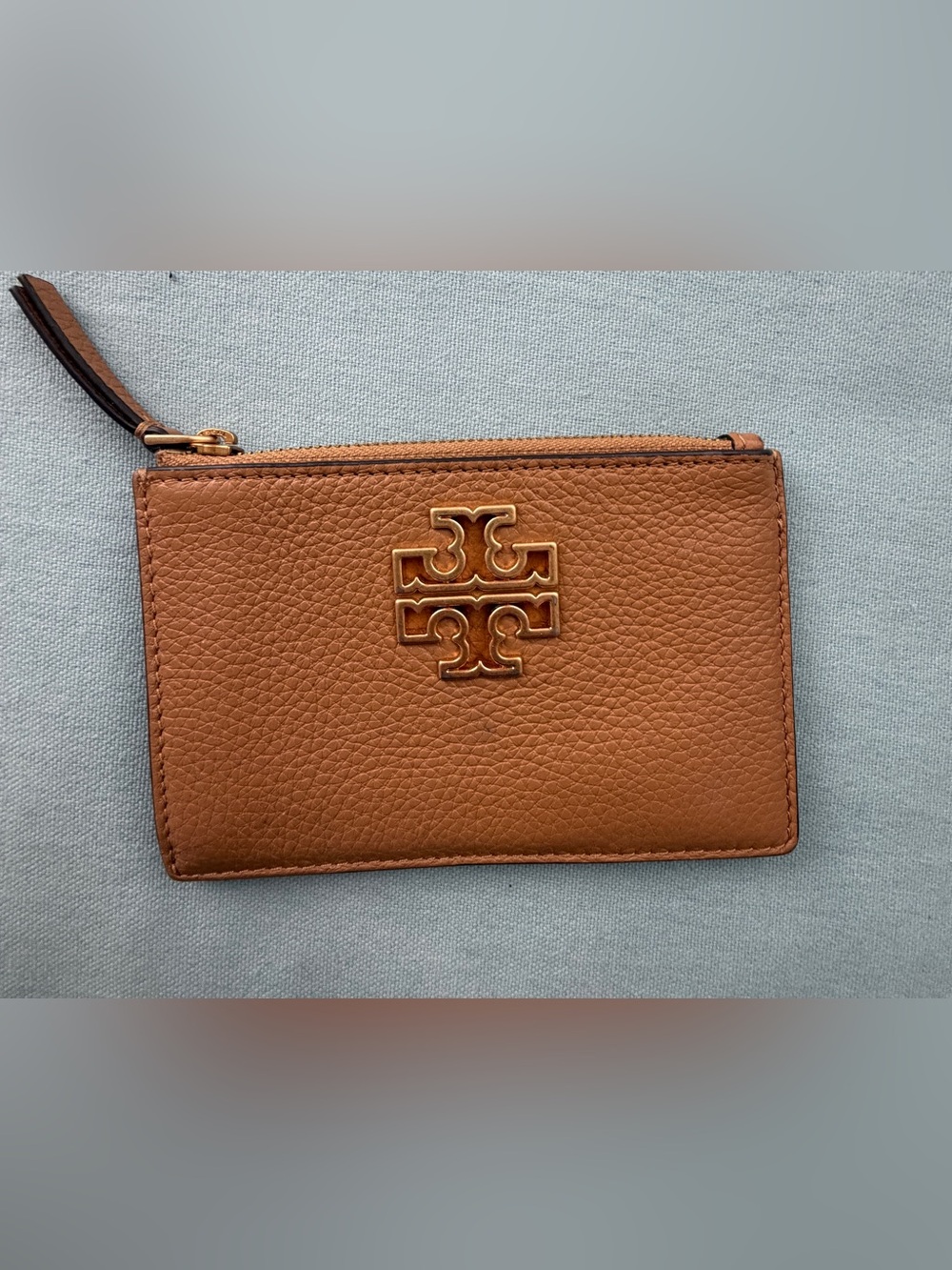 Tory Burch Britten Zip Card case Pebbled Leather wallet with Gold Logo
